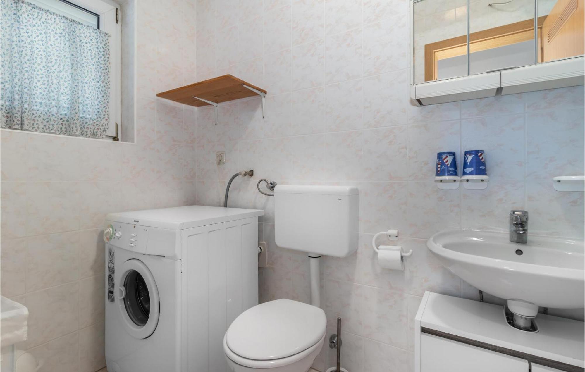 Lovely Apartment In Novi Vinodolski With Wifi Екстер'єр фото