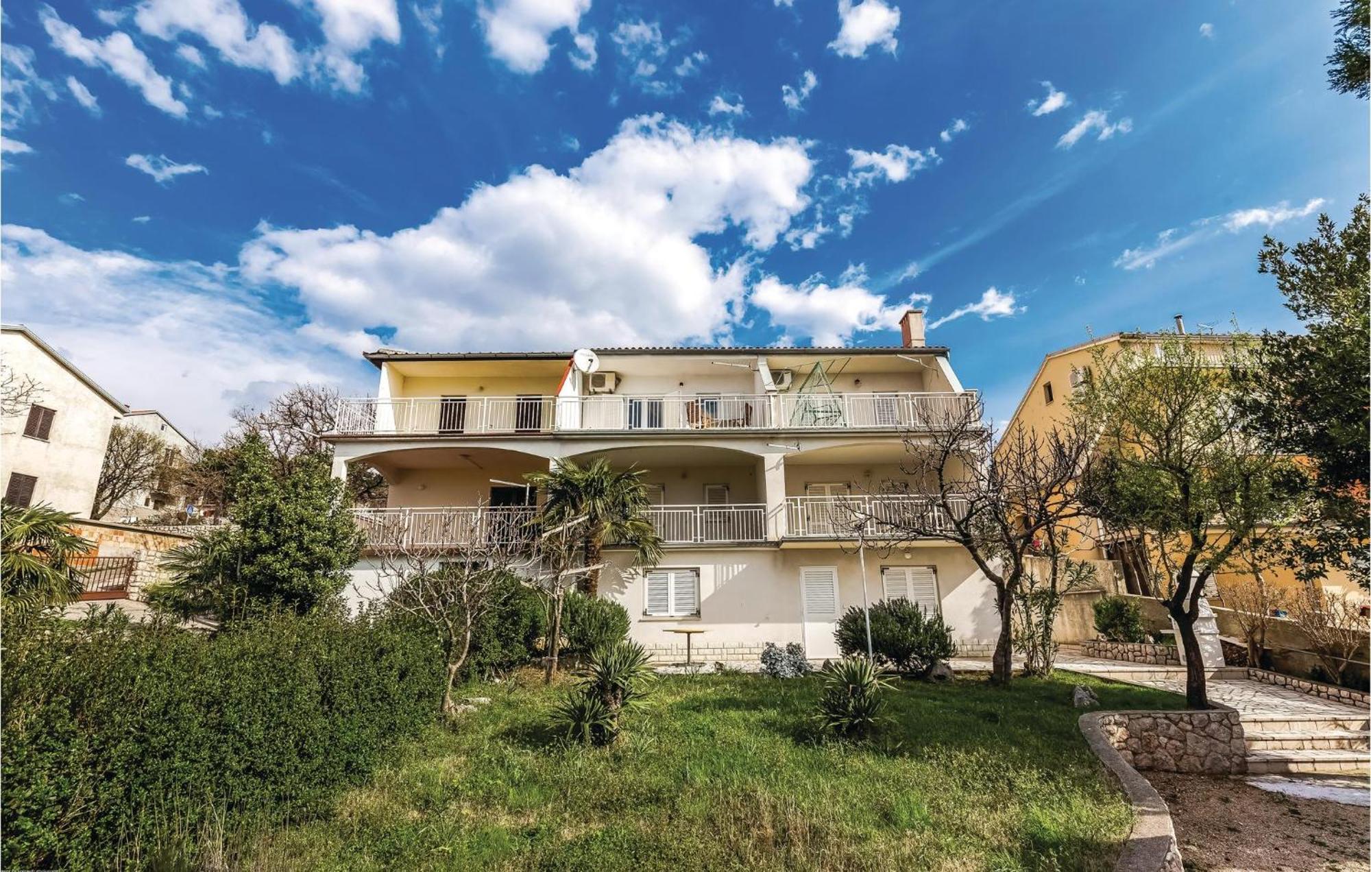 Lovely Apartment In Novi Vinodolski With Wifi Екстер'єр фото