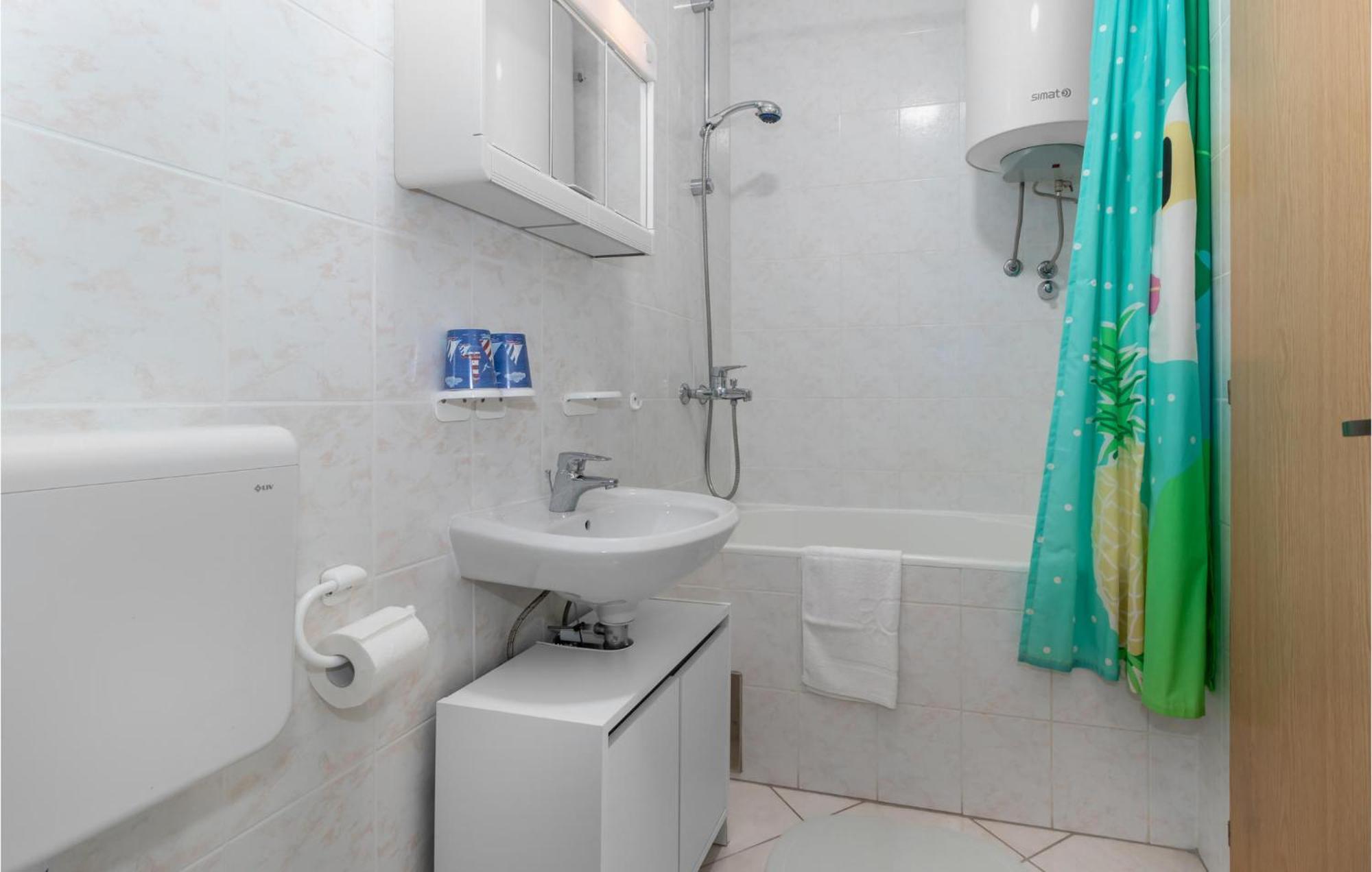 Lovely Apartment In Novi Vinodolski With Wifi Екстер'єр фото
